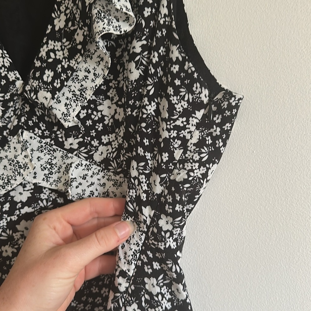 ENDLESS ROSE Dot Floral Contrast Midi Ruffle Dress - Picture 5 of 9